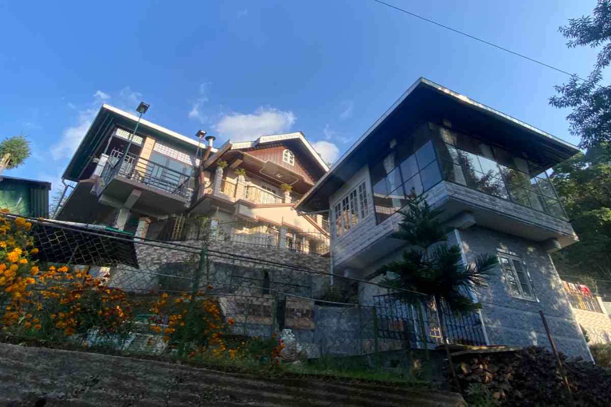 Pine Wood Homestay - Darjeeling